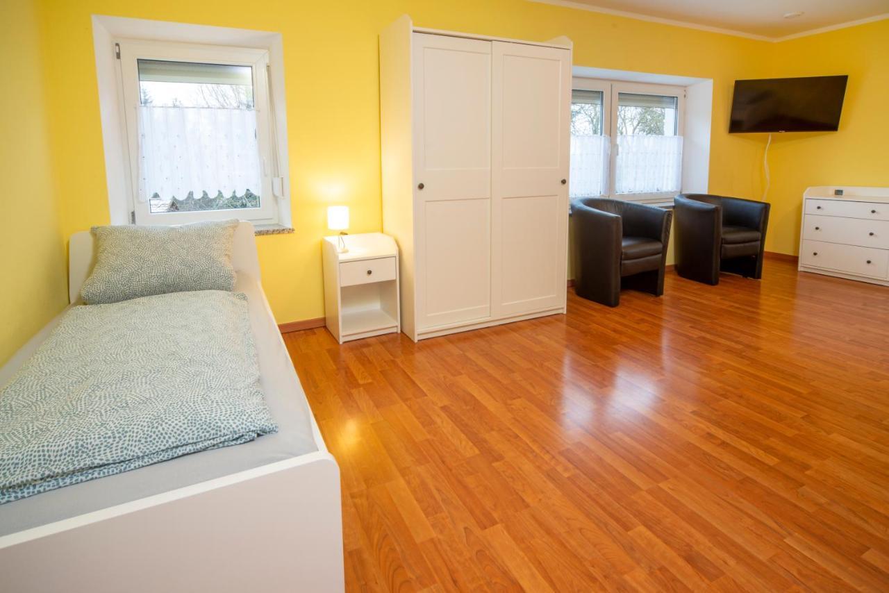 Monteur-/ Arbeiter-Apartment_ Wohnung 4 Memmingen Eksteriør billede